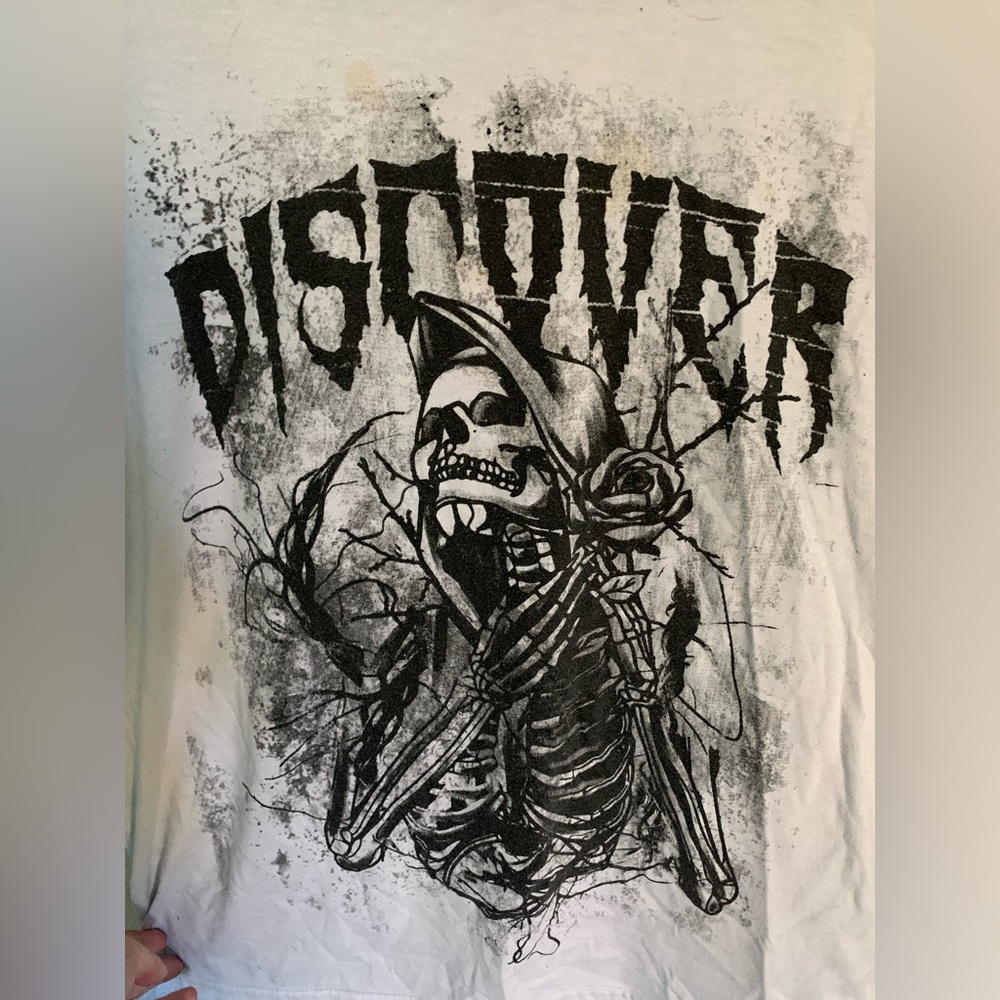 Romwe White Graphic “Discover” Tee